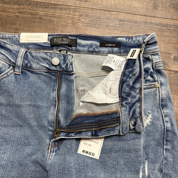 Judy Blue High Waist Flare Fit Denim Blue Distressed
Jeans Women's Size 16W - Picture 3 of 12